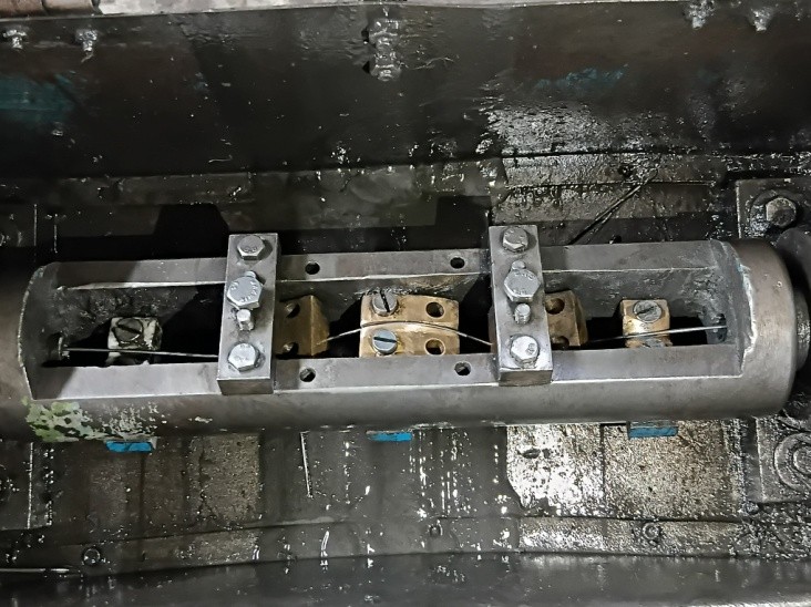 Straightening die aligned reference position